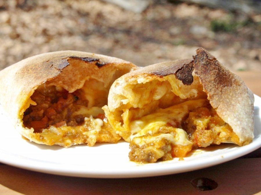 石窯焼きカルツォーネ キーマカレーチーズ