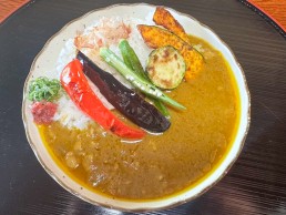火鉢庵&民家民宿sakura『釜炊きご飯と夏の彩り和風カレー』 火鉢庵&民家民宿sakura『釜炊きご飯と夏の彩り和風カレー』