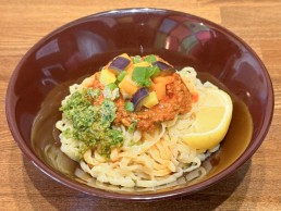 らぁ麺 しろがね スイス村店『安曇野Greeeenキーマカレーまぜそば』 らぁ麺 しろがね スイス村店『安曇野Greeeenキーマカレーまぜそば』